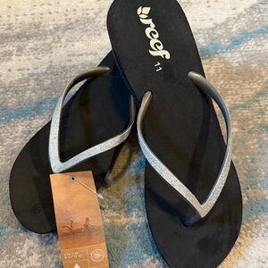Women's Size 11 Reef Krystal Star Women's Black and Silver Thong Sandals
